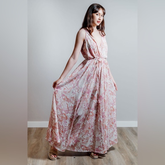 Aakaa Sunset Dinner In Figi Maxi Dress - Picture 6 of 10